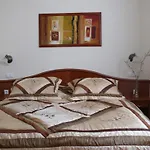 Szerencsemák Panzió Apartamento