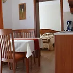 Szerencsemák Panzió Apartamento Kehidakustány