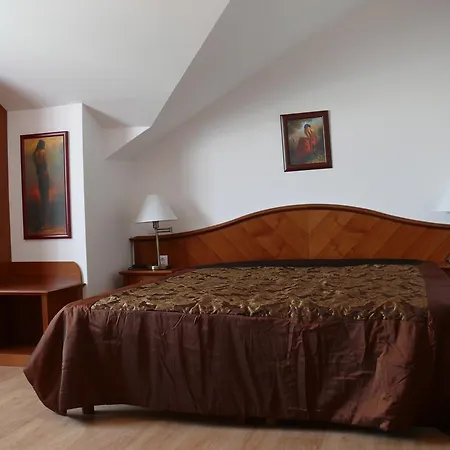 Szerencsemák Panzió Kehidakustány