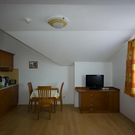 Apartament Szerencsemak Panzio Kehidakustány